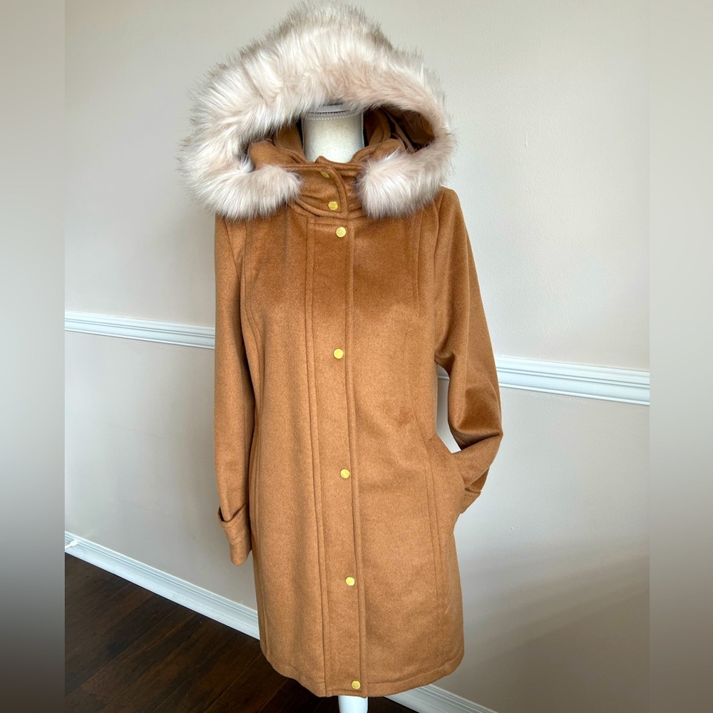 COLE HAAN Faux-fur trimmed hooded coat. Size8
